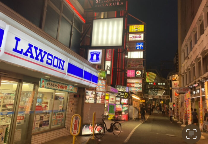 京橋の夜の道路